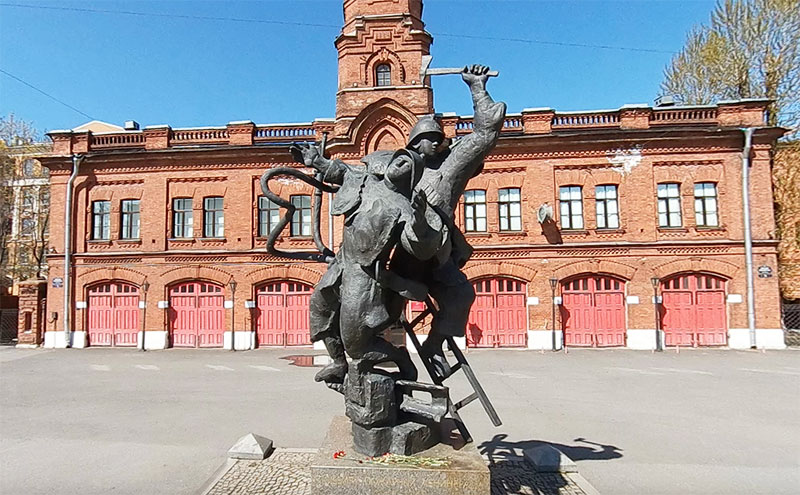 Памятник блокадным пожарным Ленинграда